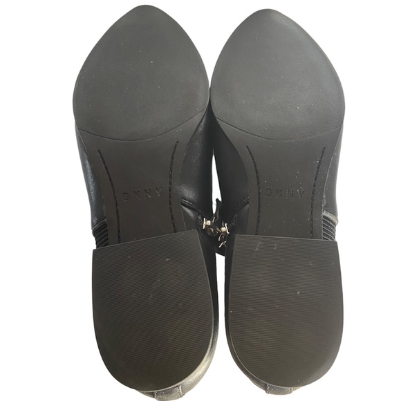 DKNY Talie Black Leather Pointed Toe Block Heel Zip-Up Pull Tab Ankle Bootie - Picture 9 of 9